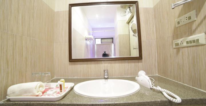 Oyo 1681 Hotel Devansh Udaipur Eksteriør billede