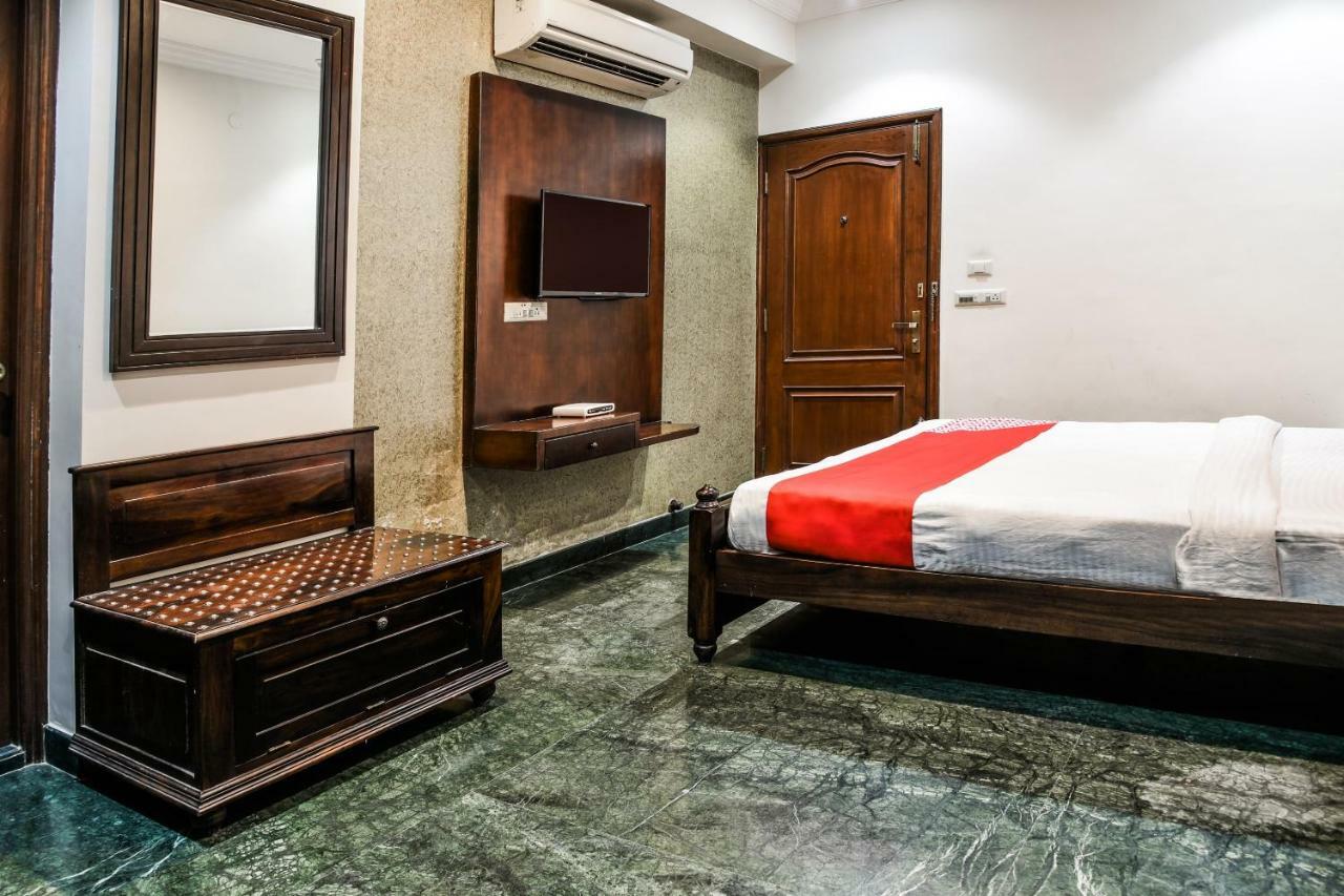 Oyo 1681 Hotel Devansh Udaipur Eksteriør billede