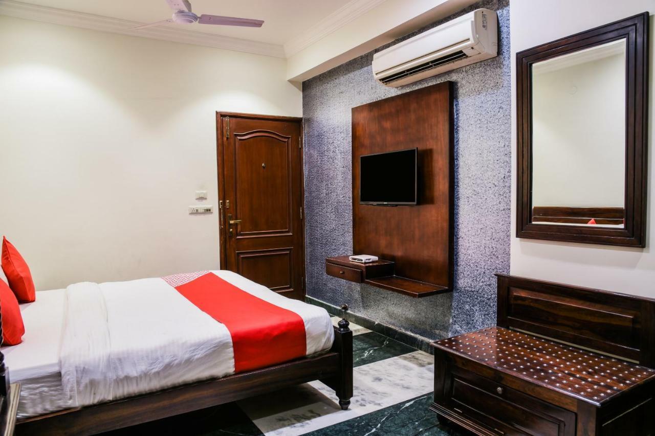 Oyo 1681 Hotel Devansh Udaipur Eksteriør billede